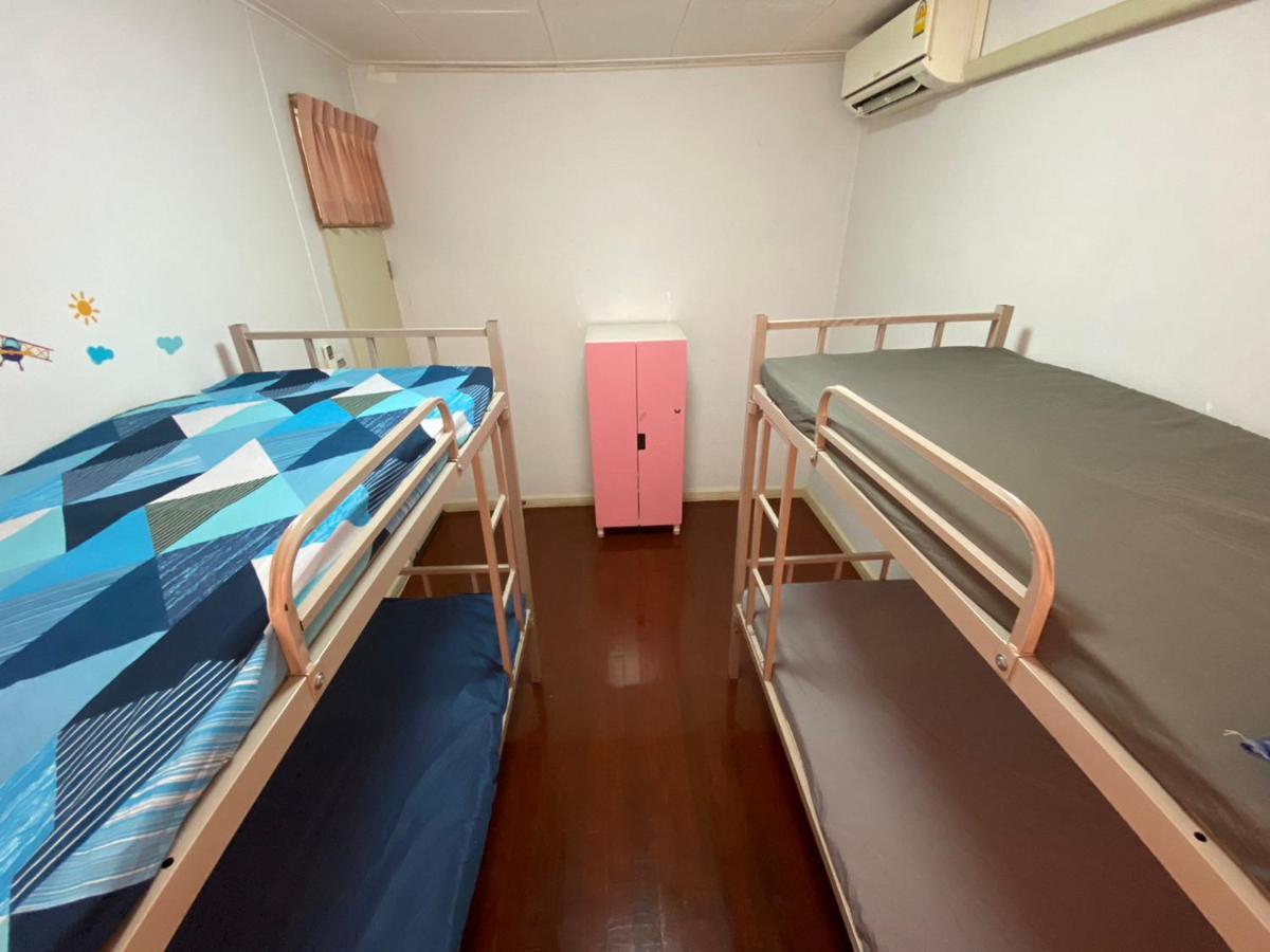 Sura Hostel Bangkok Near Mrt Phra Ram 9 外观 照片