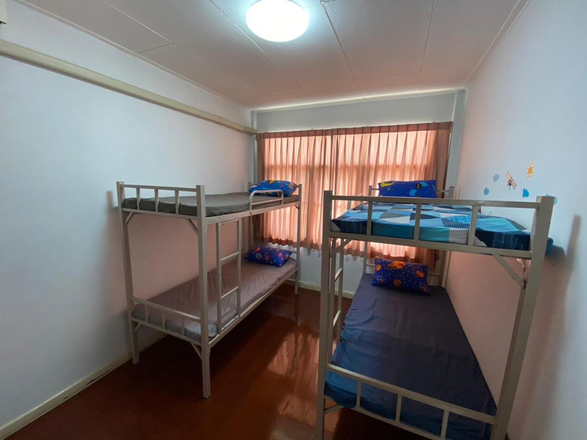 Sura Hostel Bangkok Near Mrt Phra Ram 9 外观 照片