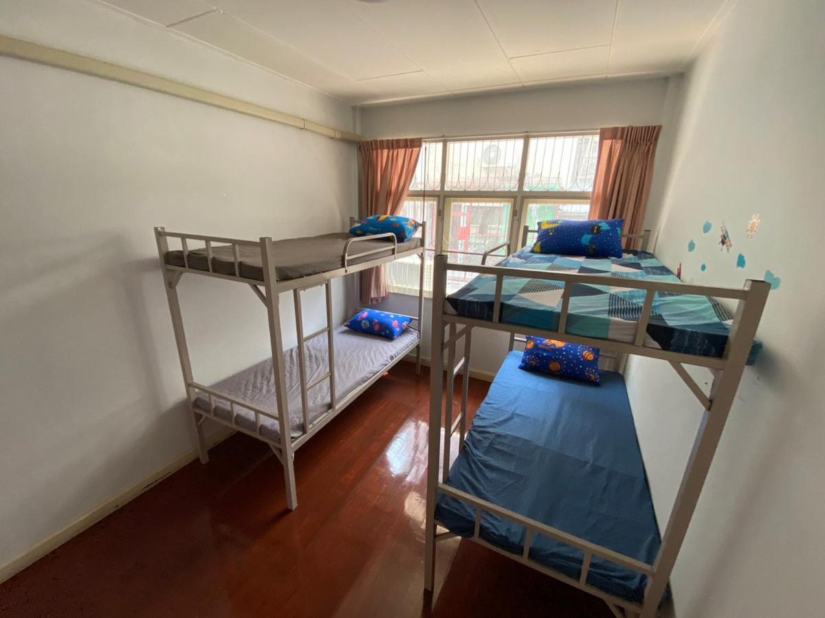 Sura Hostel Bangkok Near Mrt Phra Ram 9 外观 照片