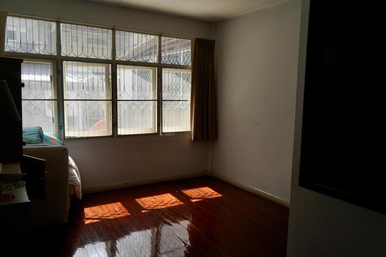 Sura Hostel Bangkok Near Mrt Phra Ram 9 外观 照片