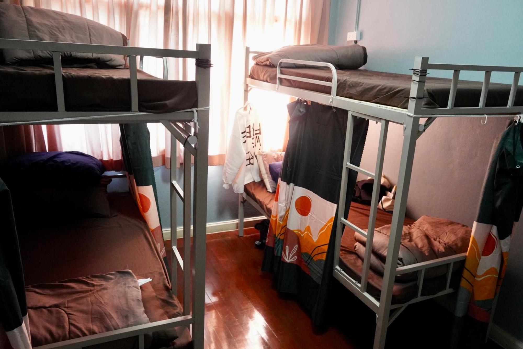 Sura Hostel Bangkok Near Mrt Phra Ram 9 外观 照片