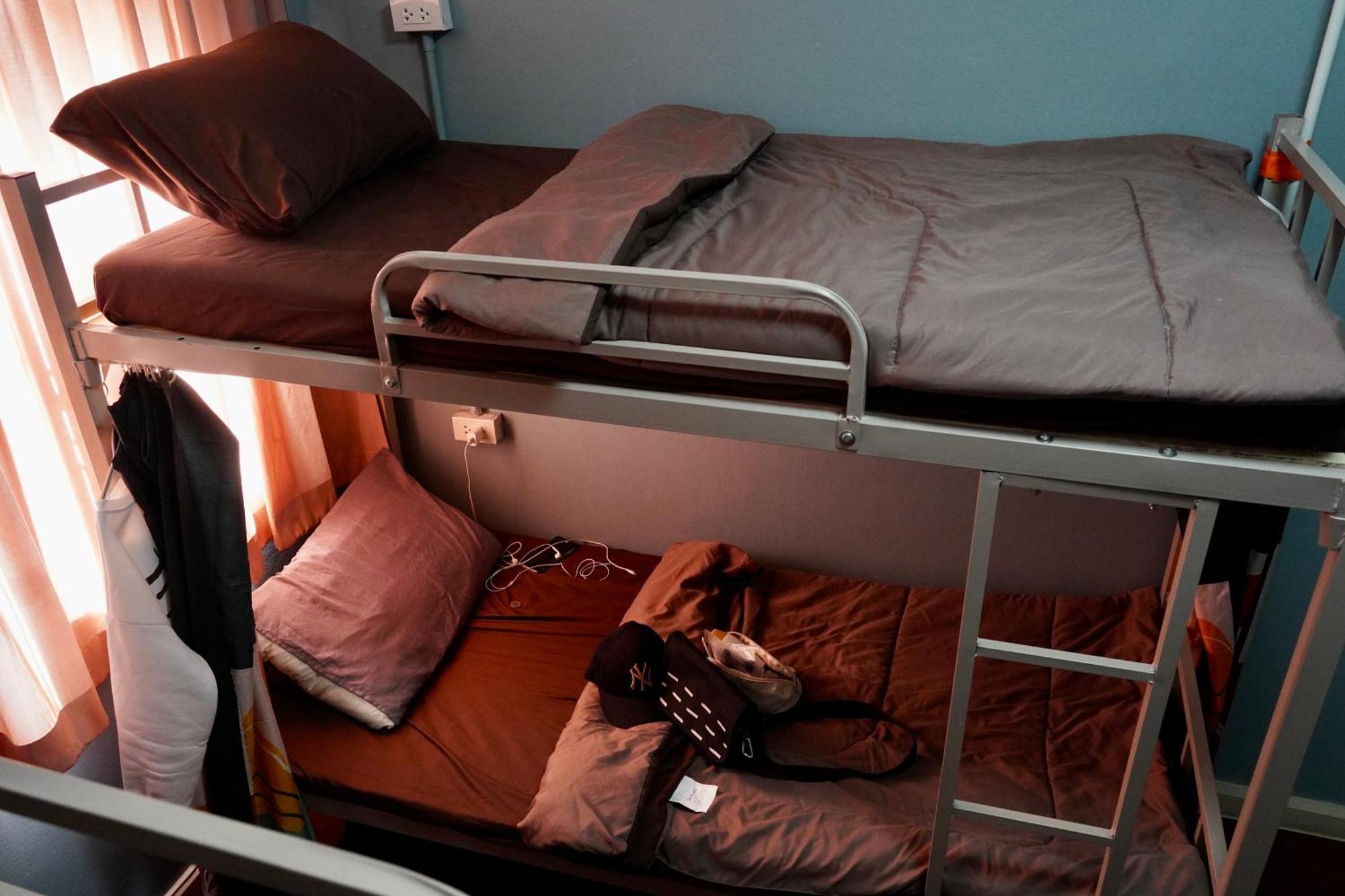 Sura Hostel Bangkok Near Mrt Phra Ram 9 外观 照片