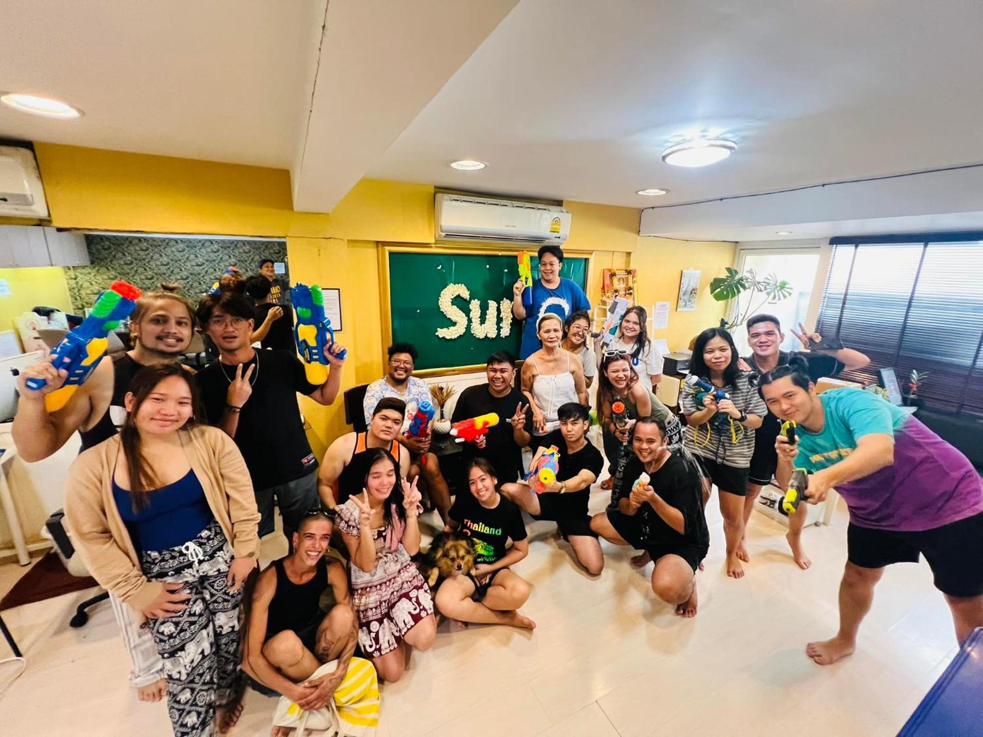 Sura Hostel Bangkok Near Mrt Phra Ram 9 外观 照片
