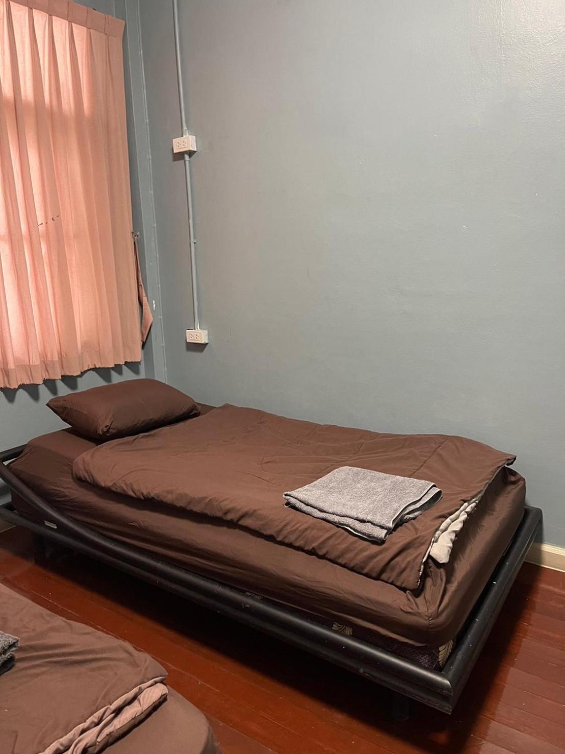 Sura Hostel Bangkok Near Mrt Phra Ram 9 外观 照片