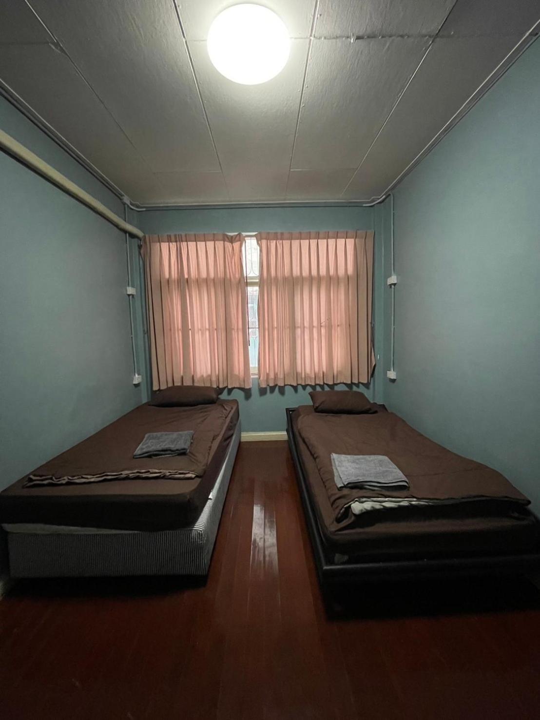 Sura Hostel Bangkok Near Mrt Phra Ram 9 外观 照片