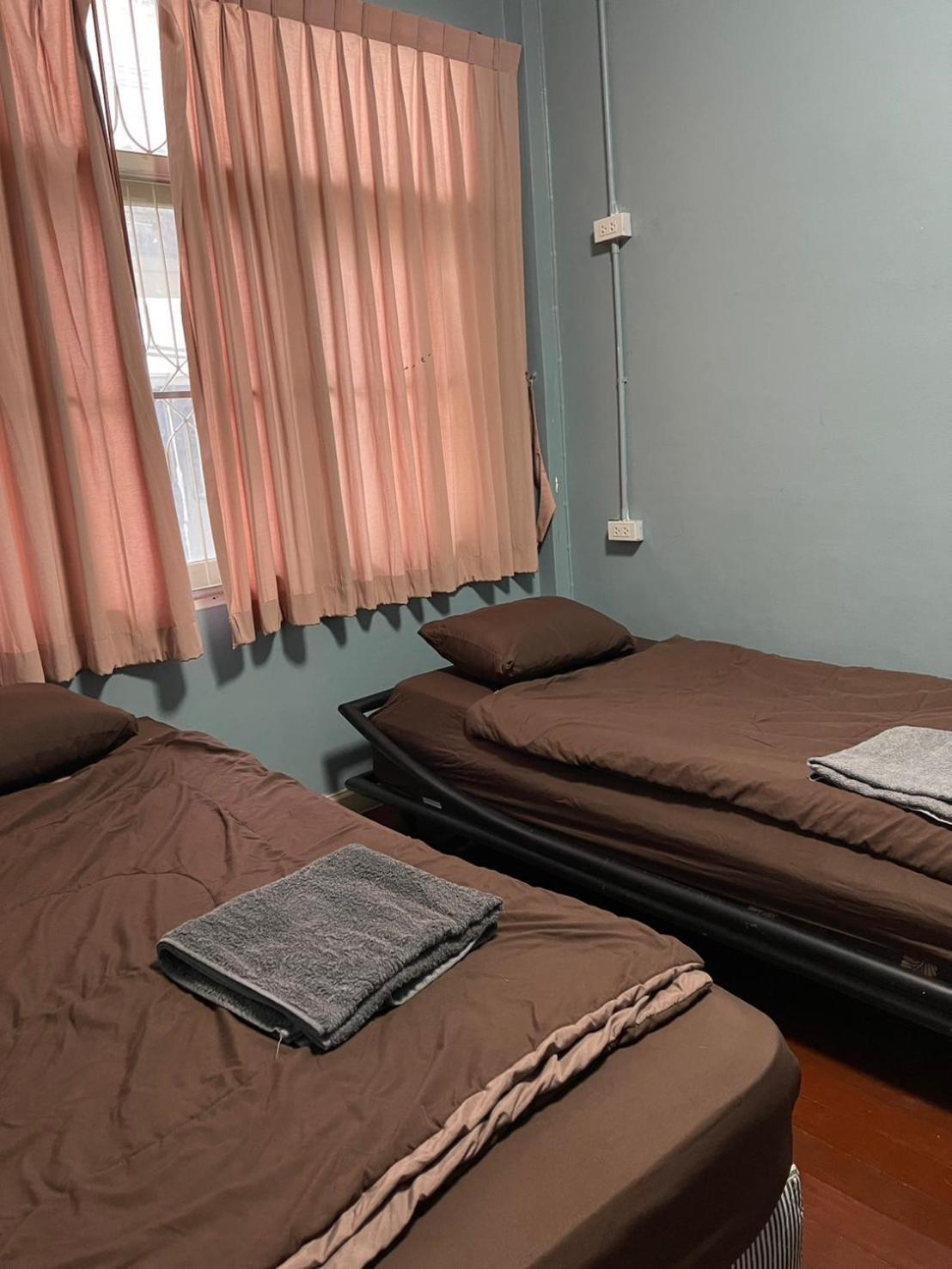 Sura Hostel Bangkok Near Mrt Phra Ram 9 外观 照片