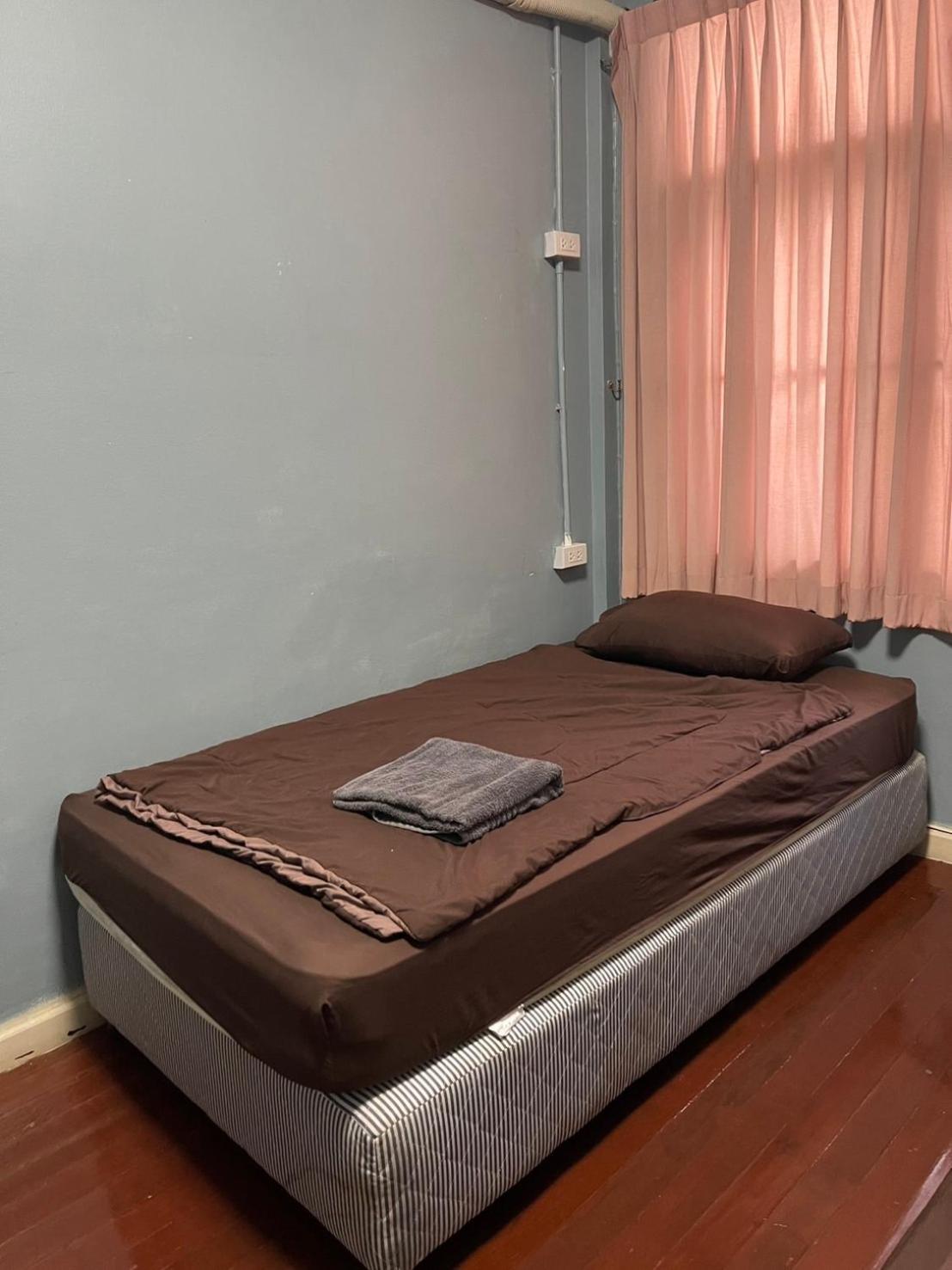 Sura Hostel Bangkok Near Mrt Phra Ram 9 外观 照片